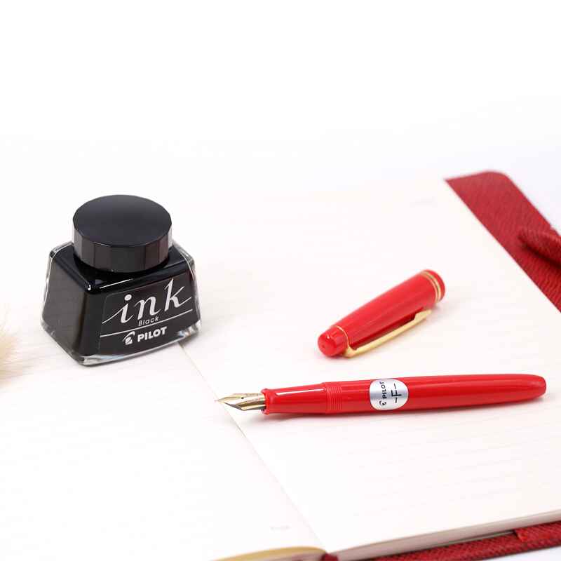 百樂(lè)（PILOT）FP-78G+鋼筆套裝   商務(wù)簽字筆練字送禮鋼筆墨水復(fù)古禮盒裝 (F尖紅色)_http://bzsa.cn/img/images/C201910/1571125714690.jpg