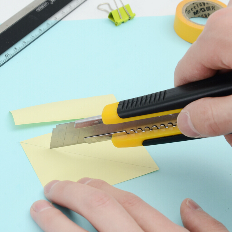 晨光（M&G） ASS91315 自動鎖大號美工刀裁紙刀_http://bzsa.cn/img/sp/142/160bcdaa-24b3-41da-8dcc-cd32fd18aa10.jpg