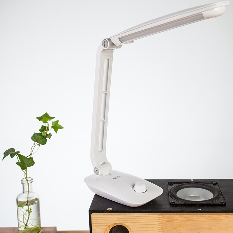 晨光（M&G） AEA98525 臺(tái)燈LED旋鈕調(diào)光節(jié)能護(hù)眼_http://bzsa.cn/img/sp/418/3de78454-2fd9-4659-941c-bc0e2ae4862b.jpg