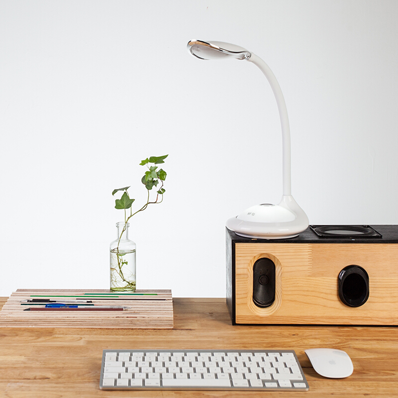 晨光（M&G） AEA98529 臺(tái)燈LED雙功能觸控調(diào)光護(hù)眼_http://bzsa.cn/img/sp/418/819b3c75-0c0d-4300-a7d1-7226b3e043e6.jpg