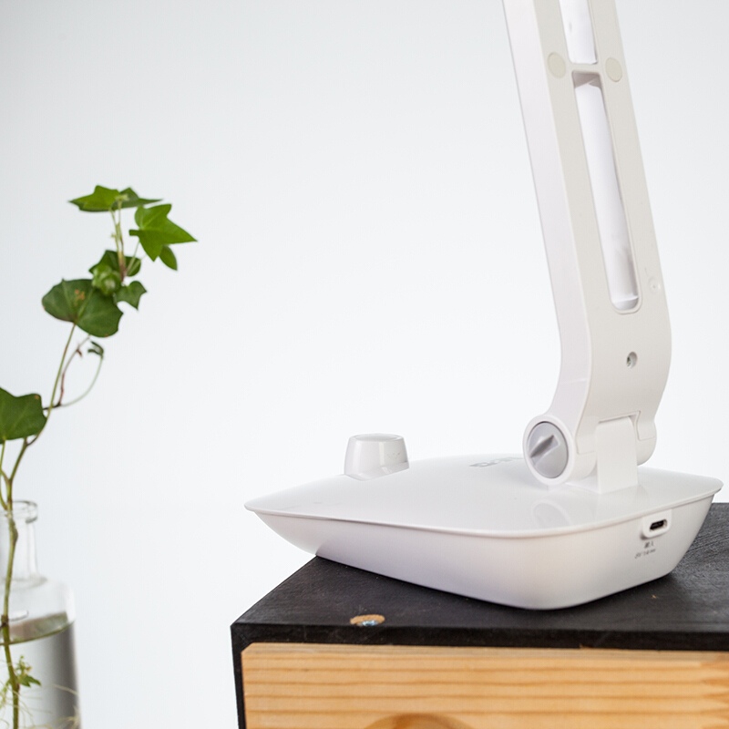 晨光（M&G） AEA98525 臺(tái)燈LED旋鈕調(diào)光節(jié)能護(hù)眼_http://bzsa.cn/img/sp/418/86828b48-ed39-4ec6-8222-1b1acf1bb306.jpg